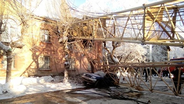 В Кирове организовали пункт обогрева для жильцов поврежденного краном дома